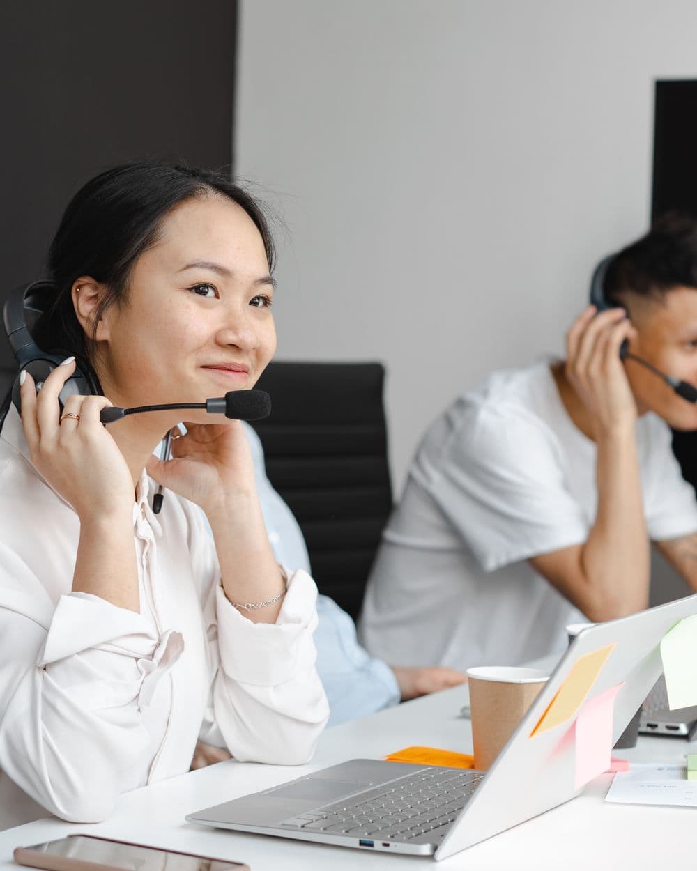 Call agent wearing a headset